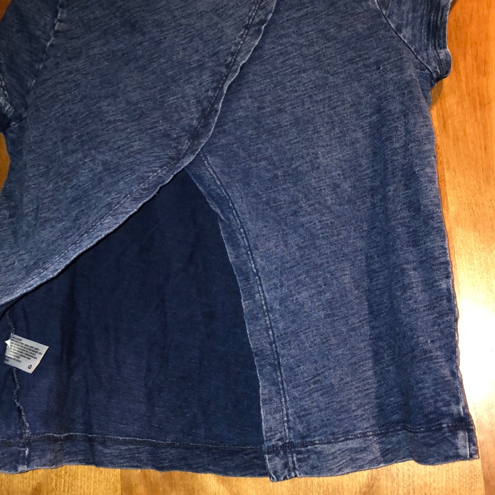 Shirt with Open Back - Picture 3 of 4